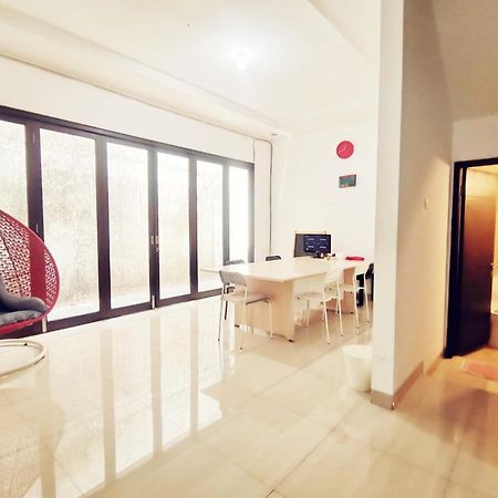 4-Bedroom Home In South Jakarta Nuansa Swadarma Residence By Le Ciel Hospitality ภายนอก รูปภาพ