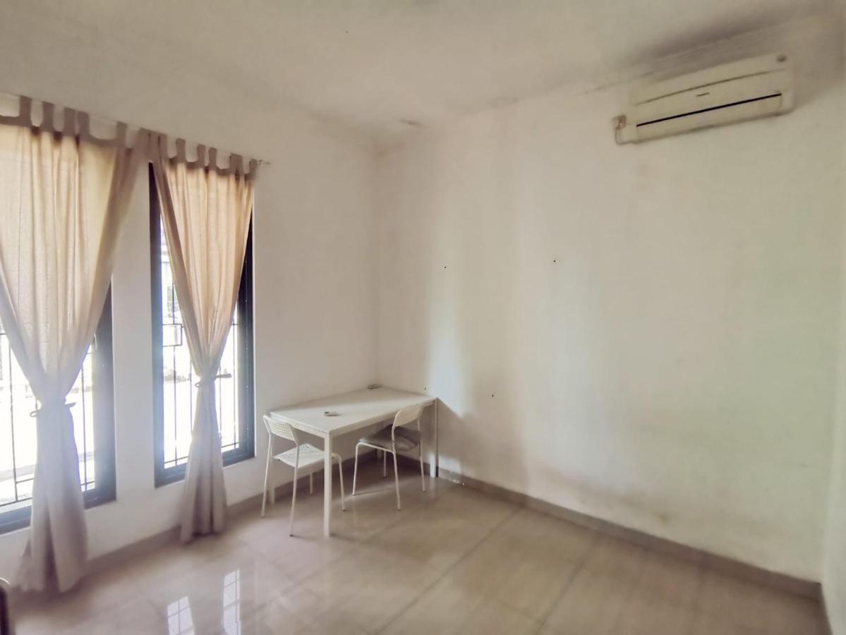 4-Bedroom Home In South Jakarta Nuansa Swadarma Residence By Le Ciel Hospitality ภายนอก รูปภาพ