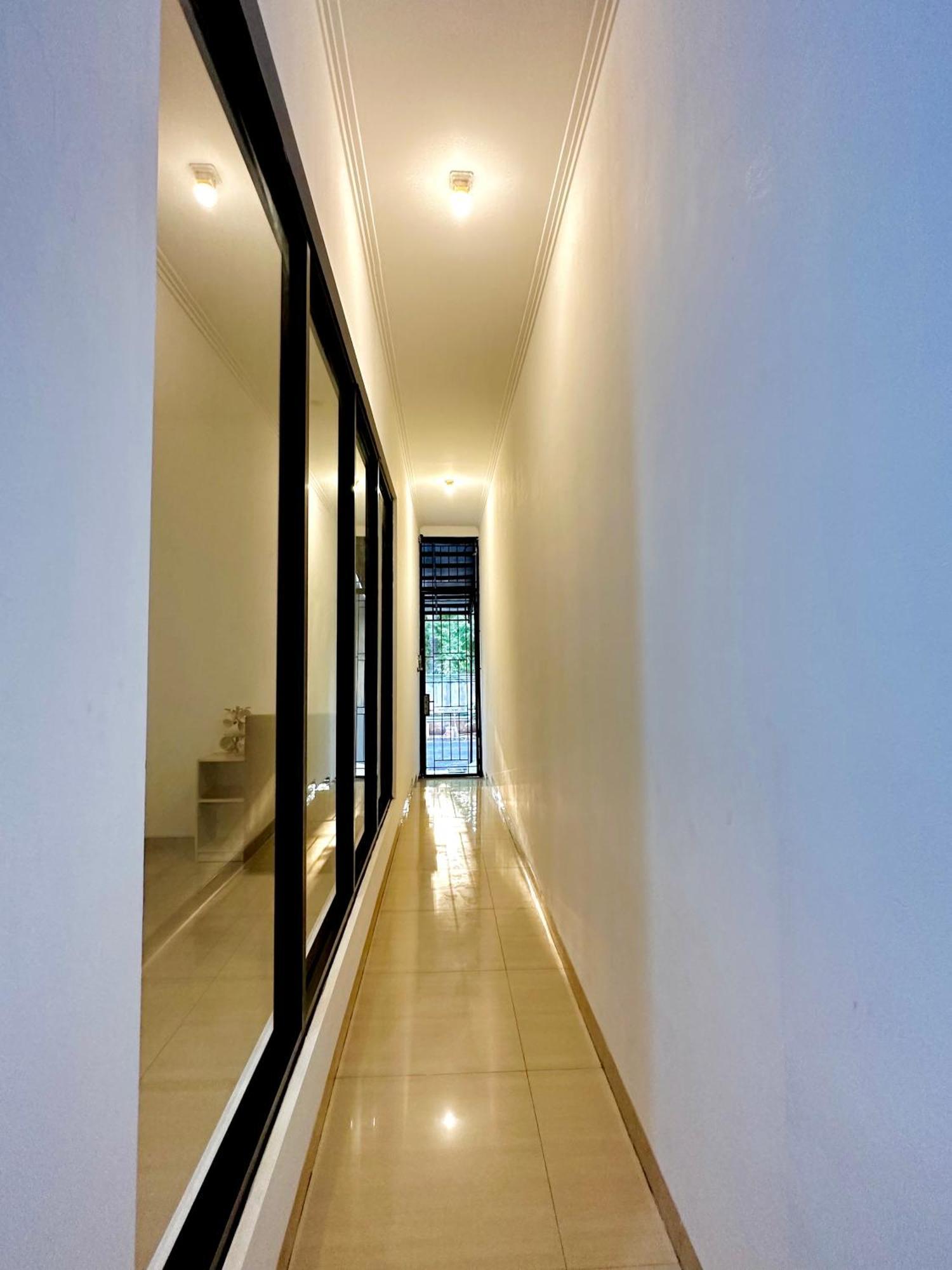 4-Bedroom Home In South Jakarta Nuansa Swadarma Residence By Le Ciel Hospitality ภายนอก รูปภาพ