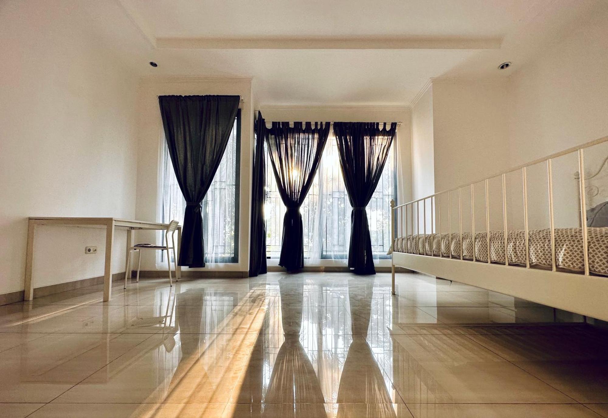 4-Bedroom Home In South Jakarta Nuansa Swadarma Residence By Le Ciel Hospitality ภายนอก รูปภาพ