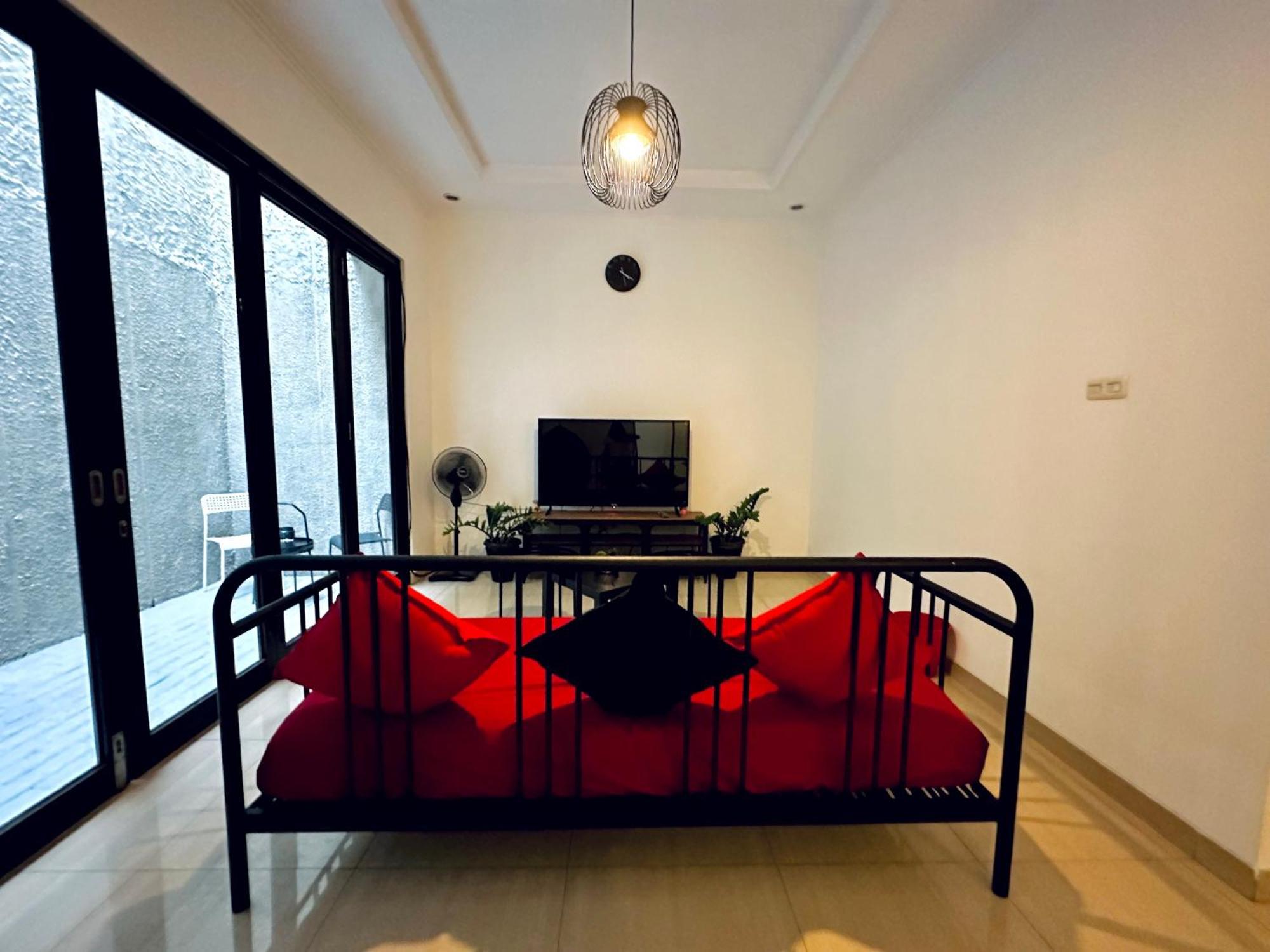 4-Bedroom Home In South Jakarta Nuansa Swadarma Residence By Le Ciel Hospitality ภายนอก รูปภาพ