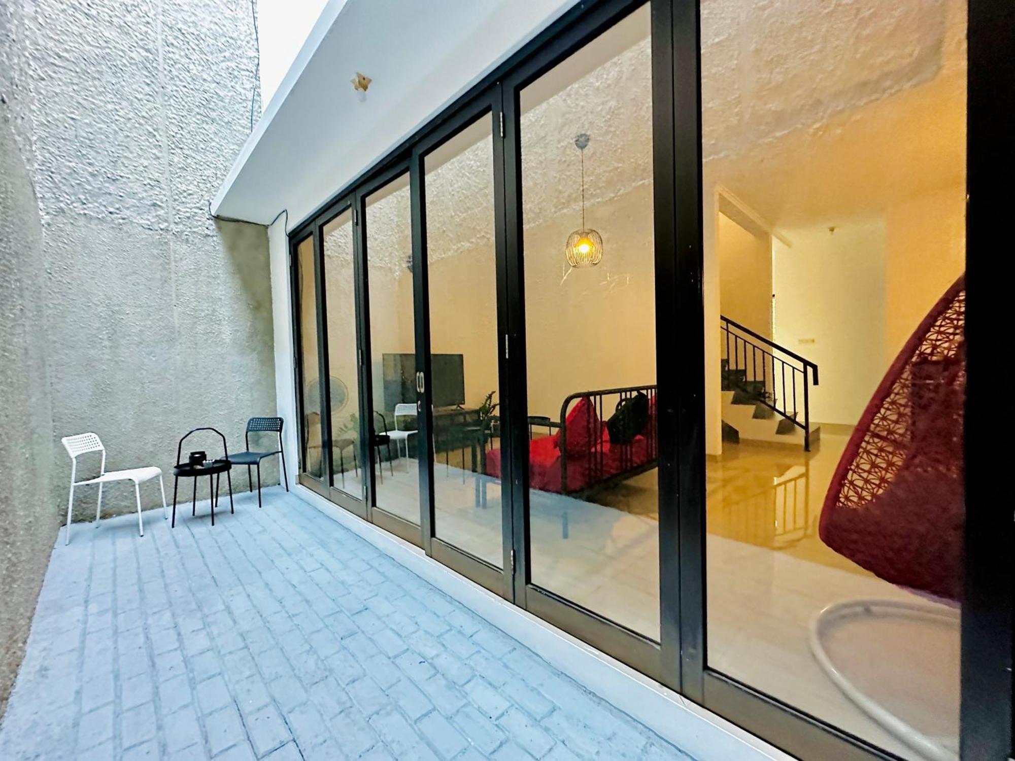 4-Bedroom Home In South Jakarta Nuansa Swadarma Residence By Le Ciel Hospitality ภายนอก รูปภาพ