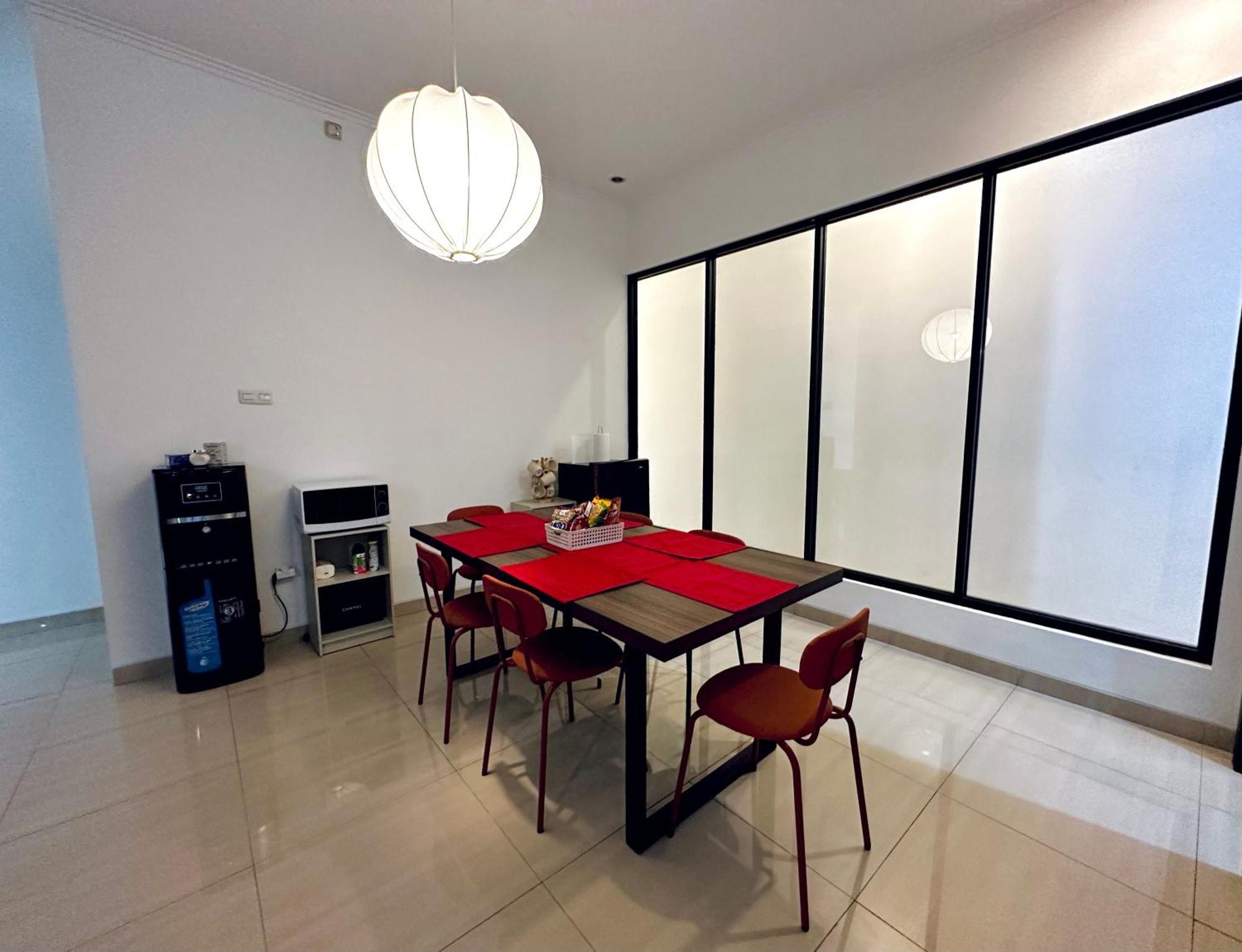 4-Bedroom Home In South Jakarta Nuansa Swadarma Residence By Le Ciel Hospitality ภายนอก รูปภาพ
