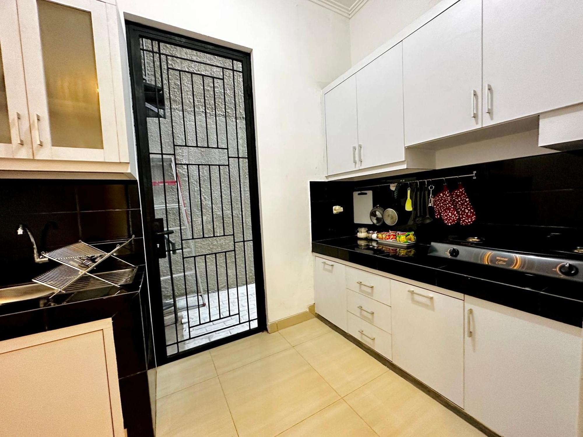 4-Bedroom Home In South Jakarta Nuansa Swadarma Residence By Le Ciel Hospitality ภายนอก รูปภาพ