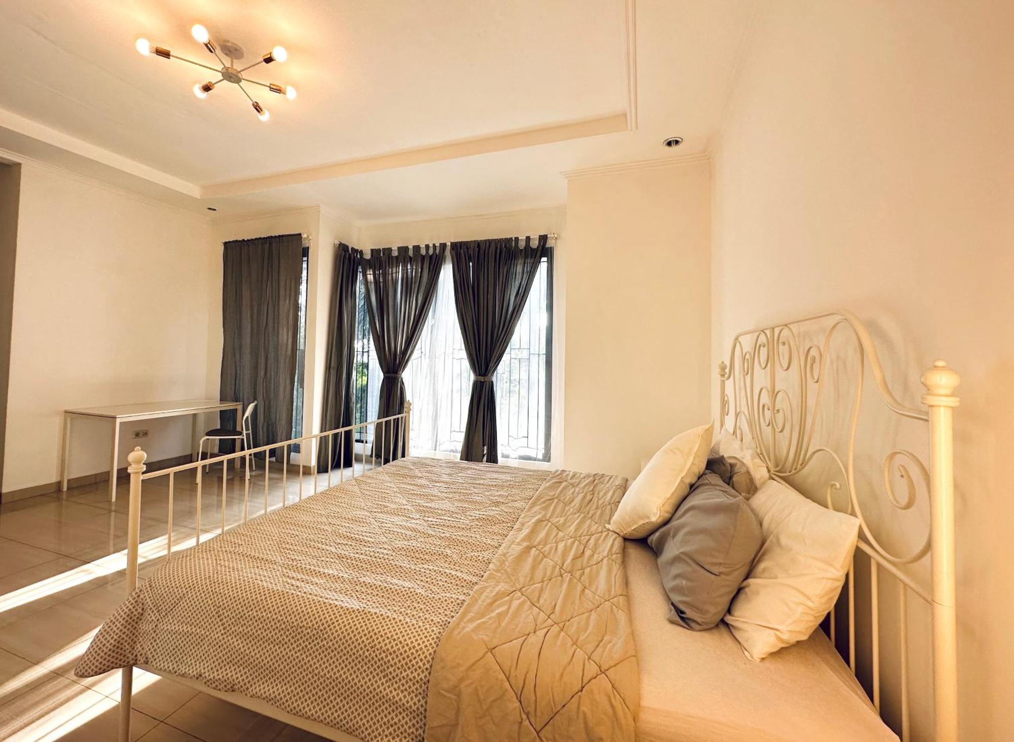 4-Bedroom Home In South Jakarta Nuansa Swadarma Residence By Le Ciel Hospitality ภายนอก รูปภาพ