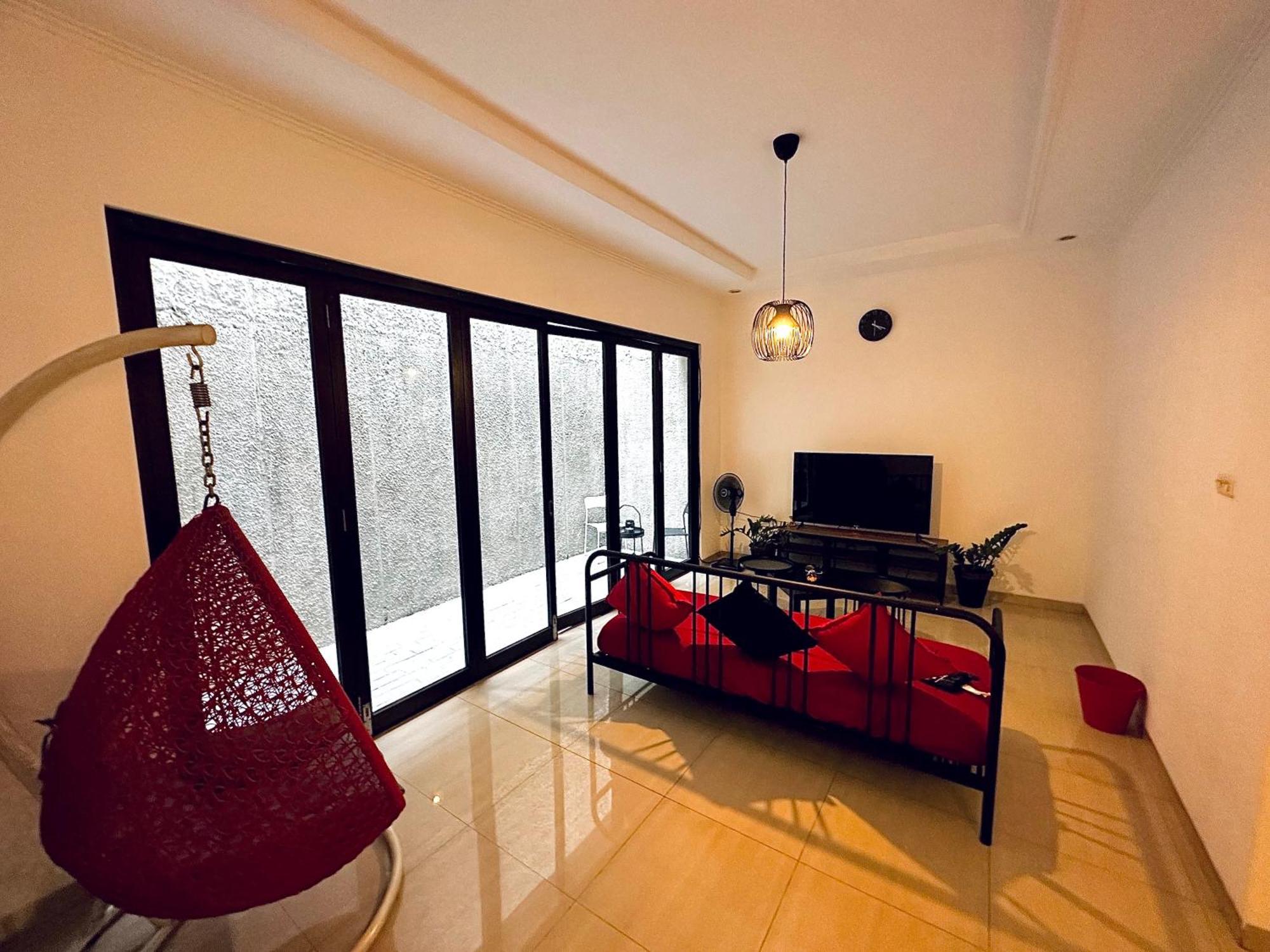 4-Bedroom Home In South Jakarta Nuansa Swadarma Residence By Le Ciel Hospitality ภายนอก รูปภาพ